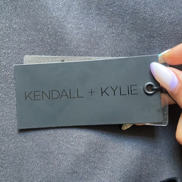 Kendall & Kylie zigzag edges dress - Picture 2 of 3